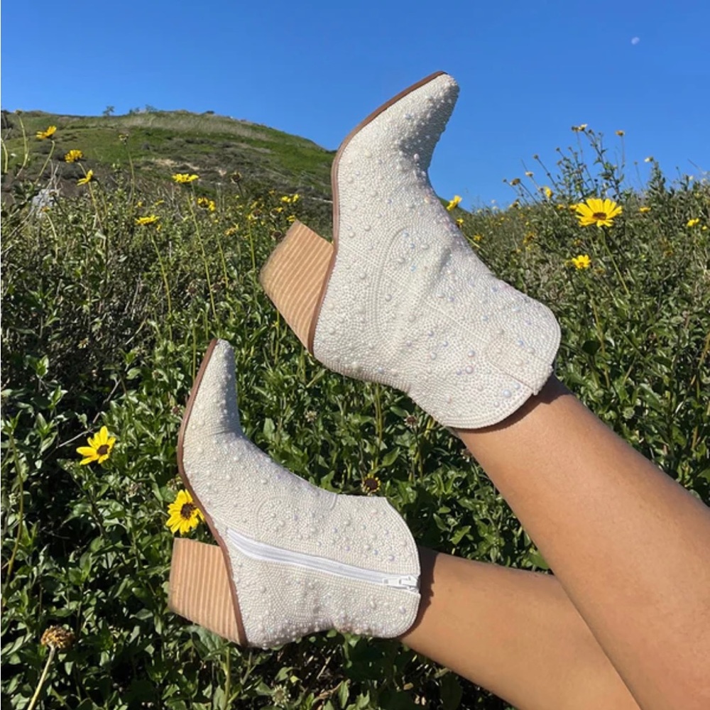 Betsey Johnson - pearl DIVA pointed-toe western booties